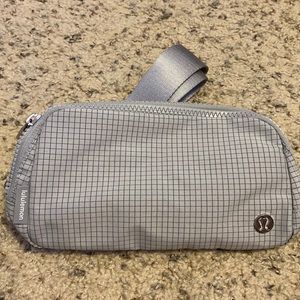 Lululemon Everywhere Belt Bag in Seal Grey